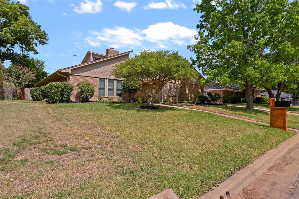 2011 Riverforest Drive