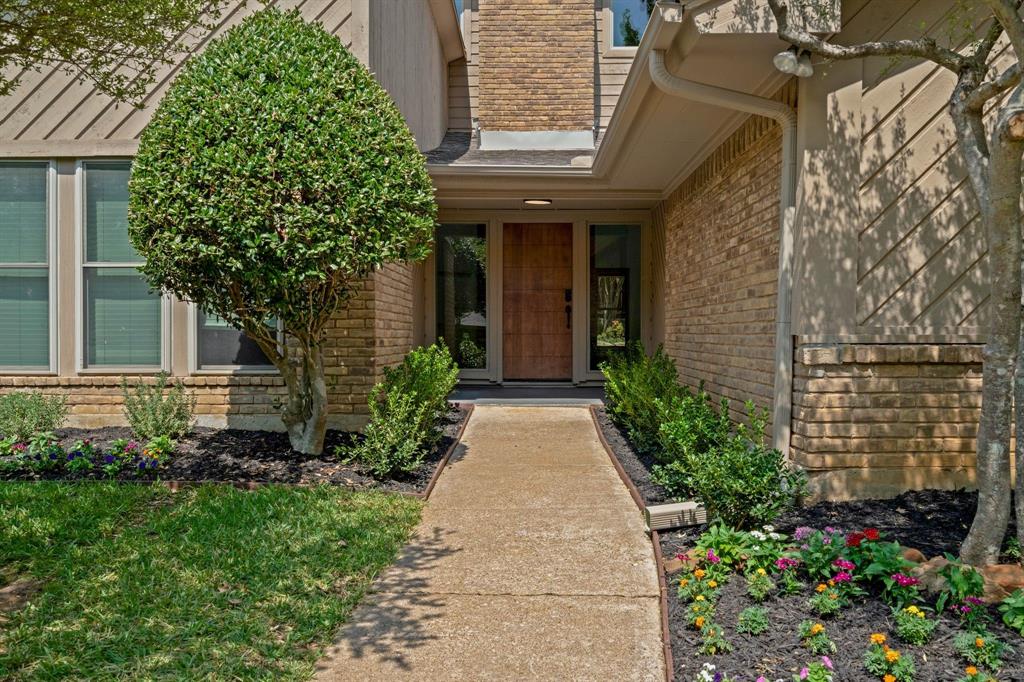 2011 Riverforest Drive
