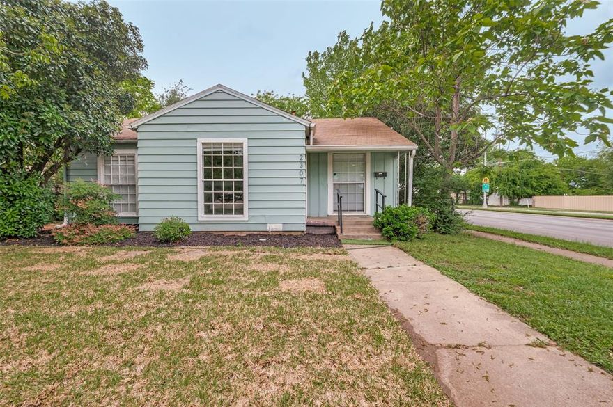 This charming 3 bedroom 2 bathroom home features an open concept living and kitchen area. The bedrooms are tucked down the hallway for maximum privacy. The primary bedroom features an updated primary ensuite bathroom. Conveniently located just 10 minutes from Bishop Arts district and downtown Dallas!