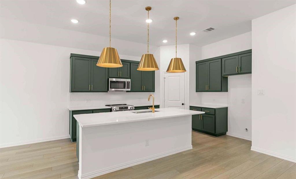 4313 Bellflower Lane