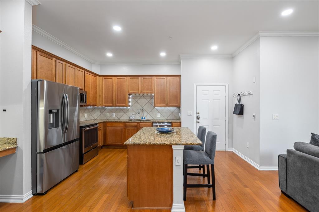 800 E 15th Street 202