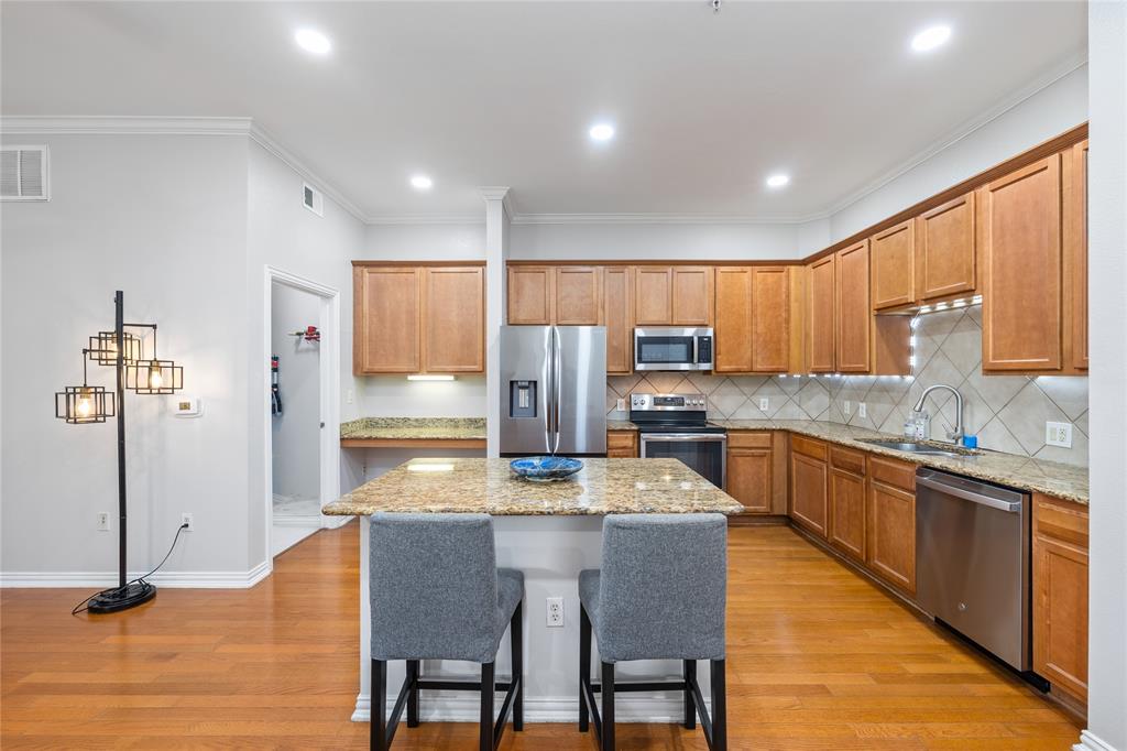 800 E 15th Street 202