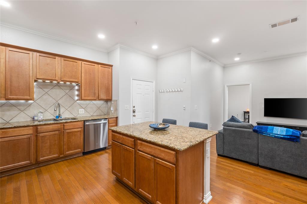 800 E 15th Street 202