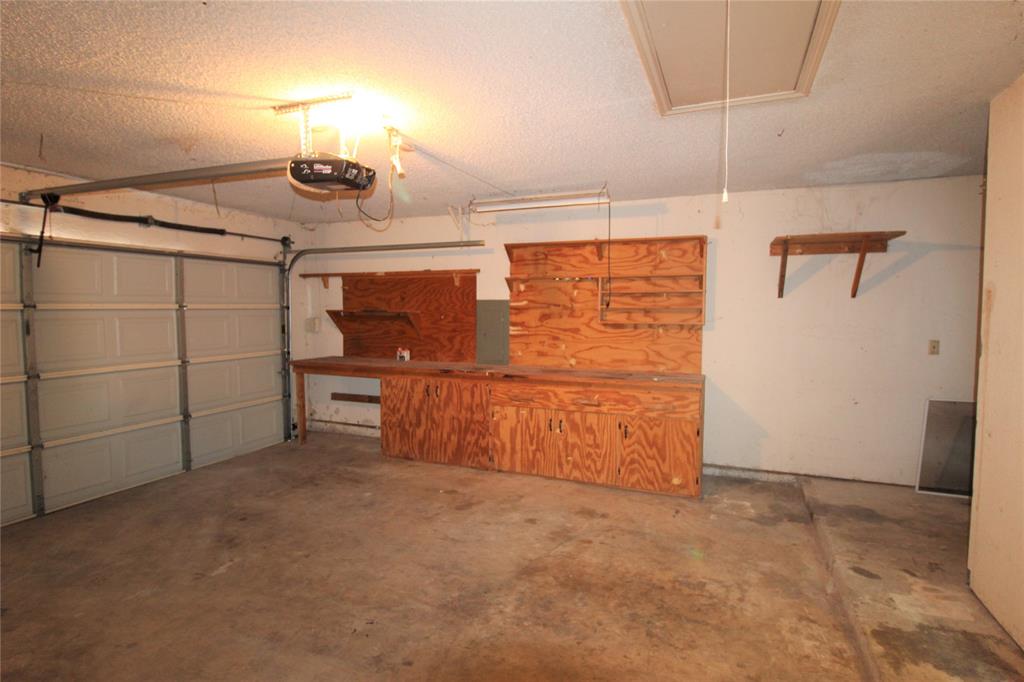 LAKECREST ESTATES - Residential Lease