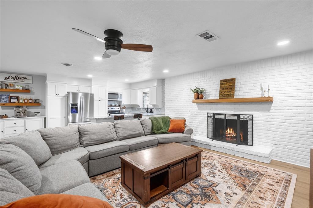 213 Wilshire Drive