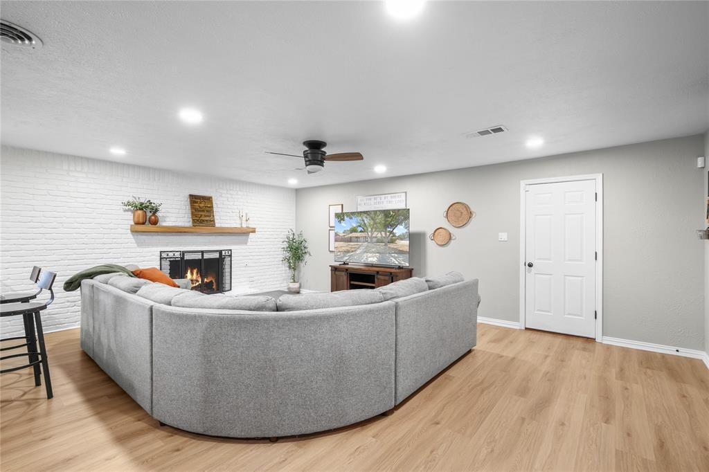 213 Wilshire Drive