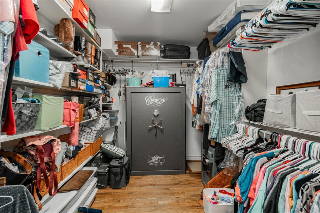 J PING SUR - Residential