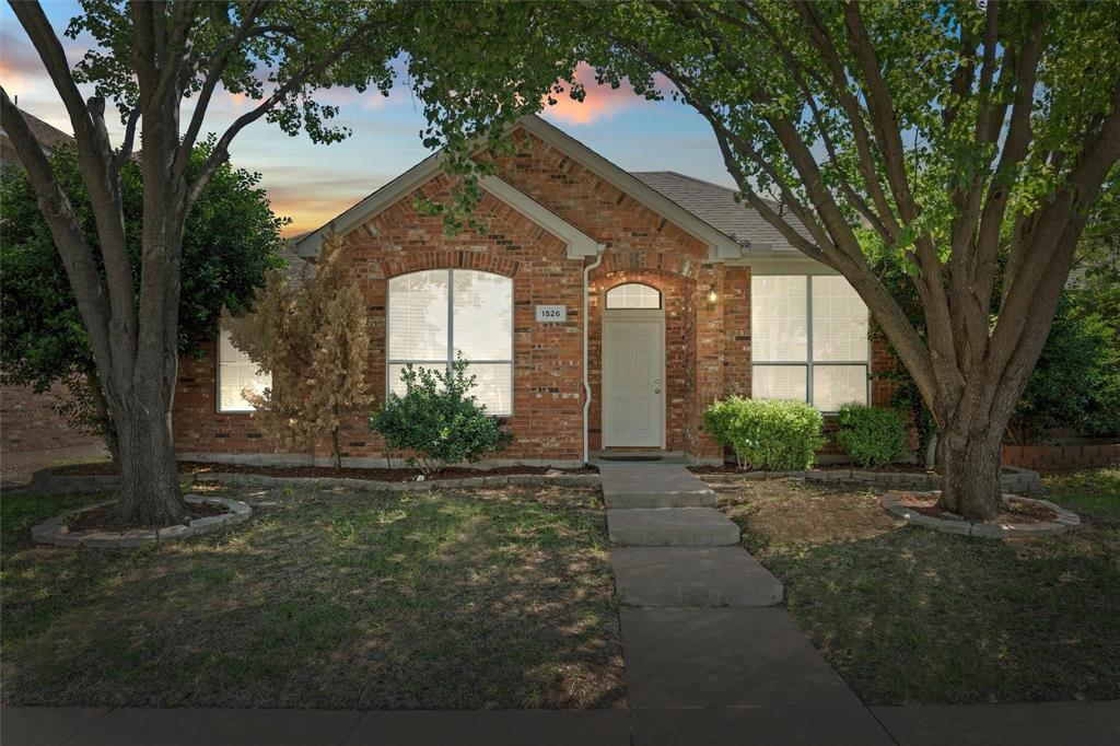 Photo of 1526 Sugar Bush Trail, Allen, TX 75002 (MLS # 21386050)