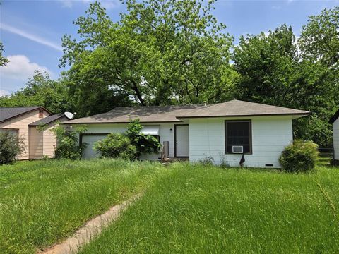 Photo of 1806 N Culberson Street, Gainesville, TX 76240 (MLS # 21252767)