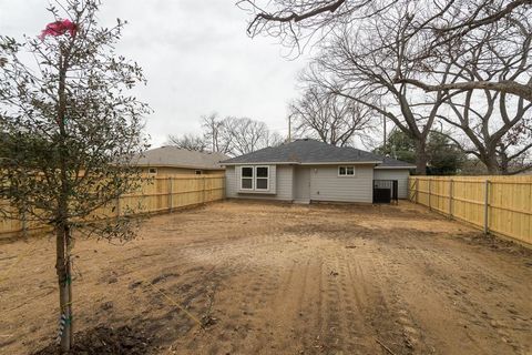 Tiny photo for 3518 FRANK Street, Dallas, TX 75210 (MLS # 21126679)
