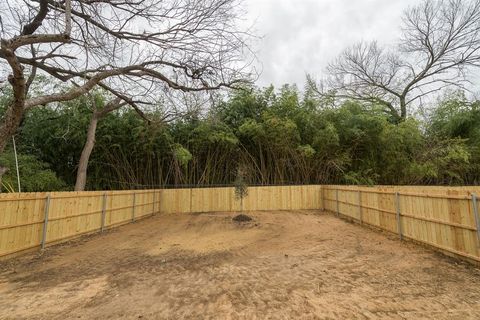 Tiny photo for 3518 FRANK Street, Dallas, TX 75210 (MLS # 21126679)