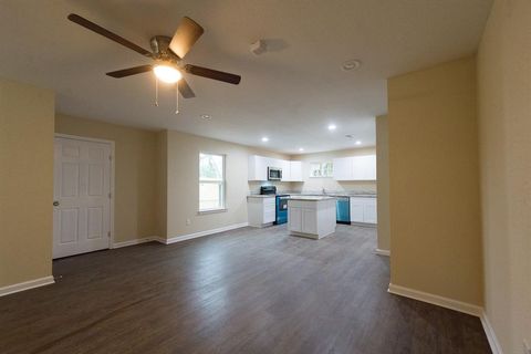 Tiny photo for 3518 FRANK Street, Dallas, TX 75210 (MLS # 21126679)