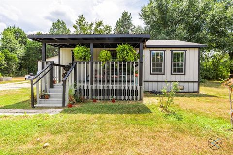 A home in Mabank