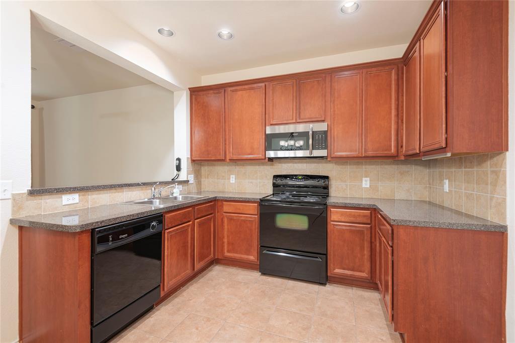 Pasquinellis Village On The Green - Residential