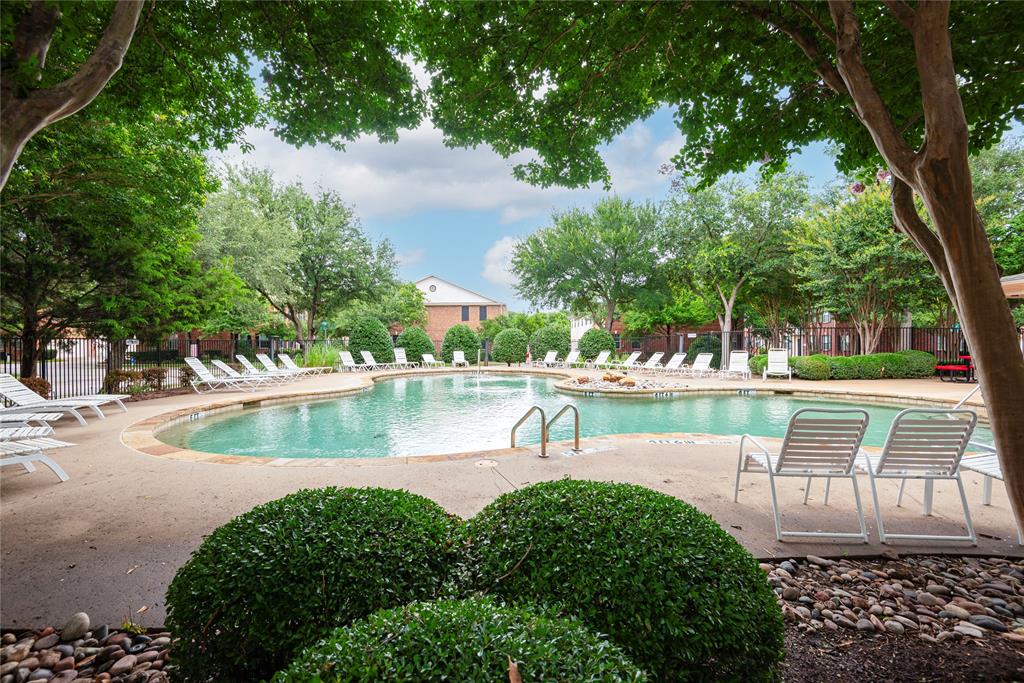 Pasquinellis Village On The Green - Residential