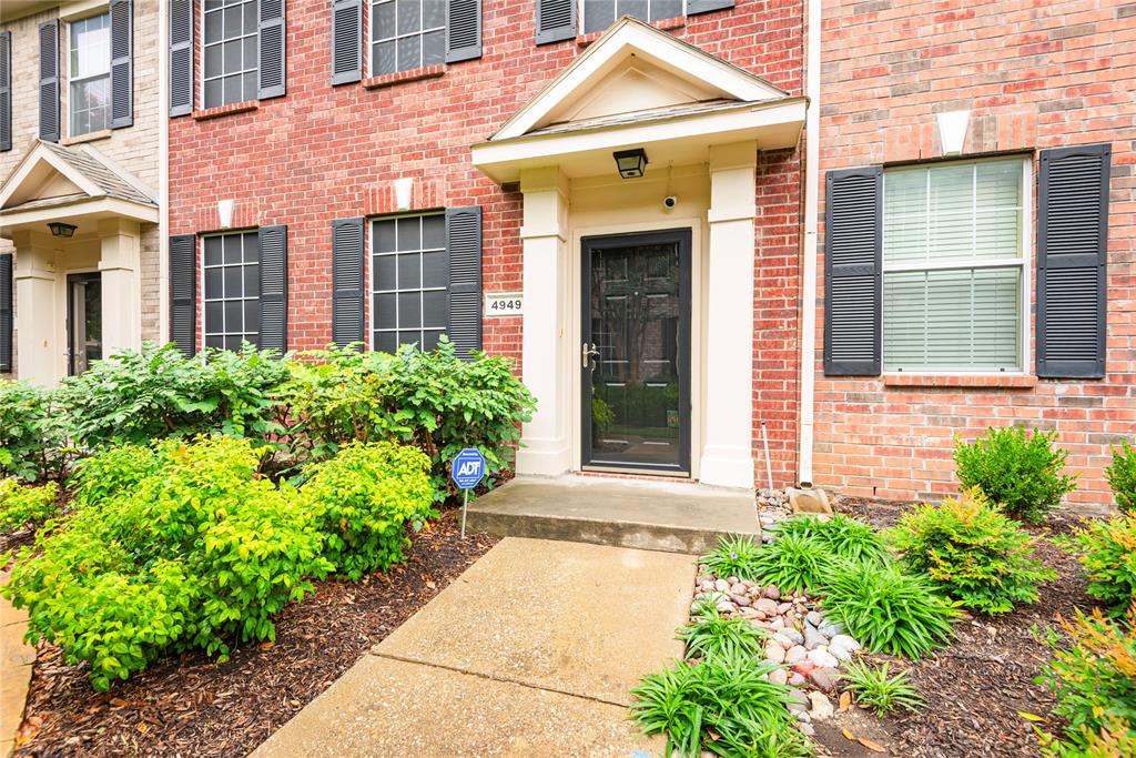 Pasquinellis Village On The Green - Residential