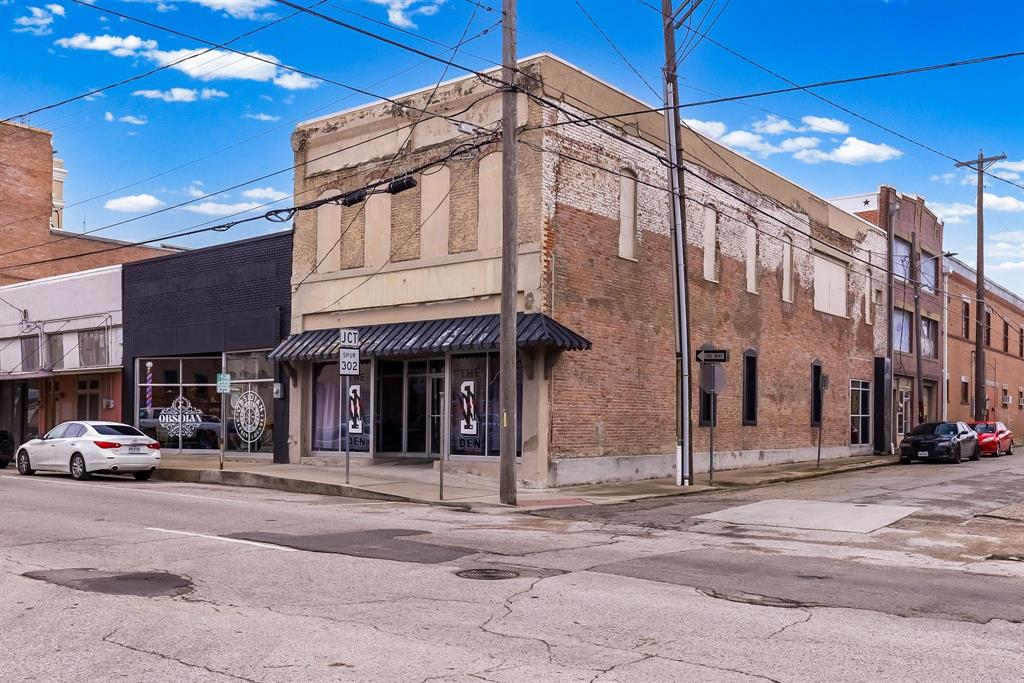 2402 Stonewall Street