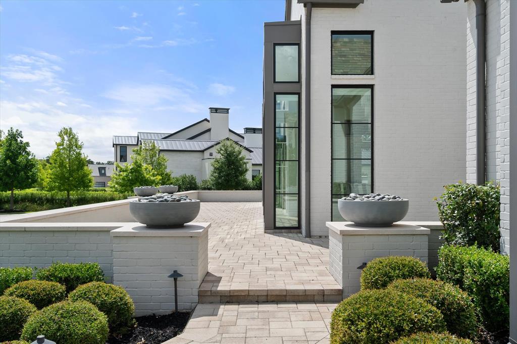 1905 Meadow View Court