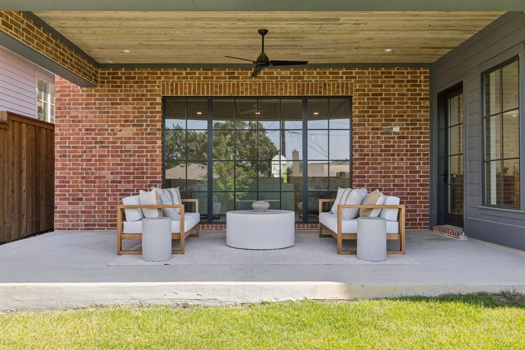 WHITE ROCK BLUFFS - Residential