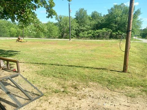 Photo of 900 Bora Bora Street, Tool, TX 75143 (MLS # 21310368)