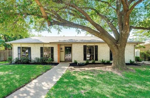 Photo of 3517 Knoll Point Drive, Garland, TX 75043 (MLS # 21245467)