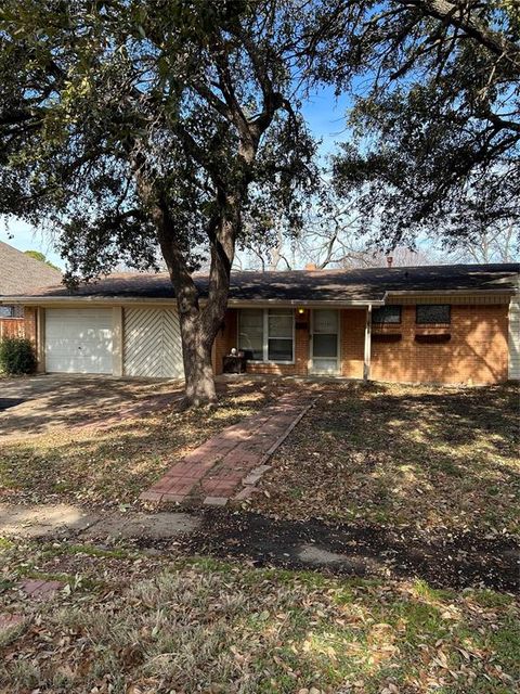 A home in Farmers Branch