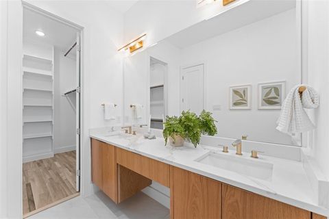 Tiny photo for 2315 S Vernon Avenue, Dallas, TX 75224 (MLS # 21101415)