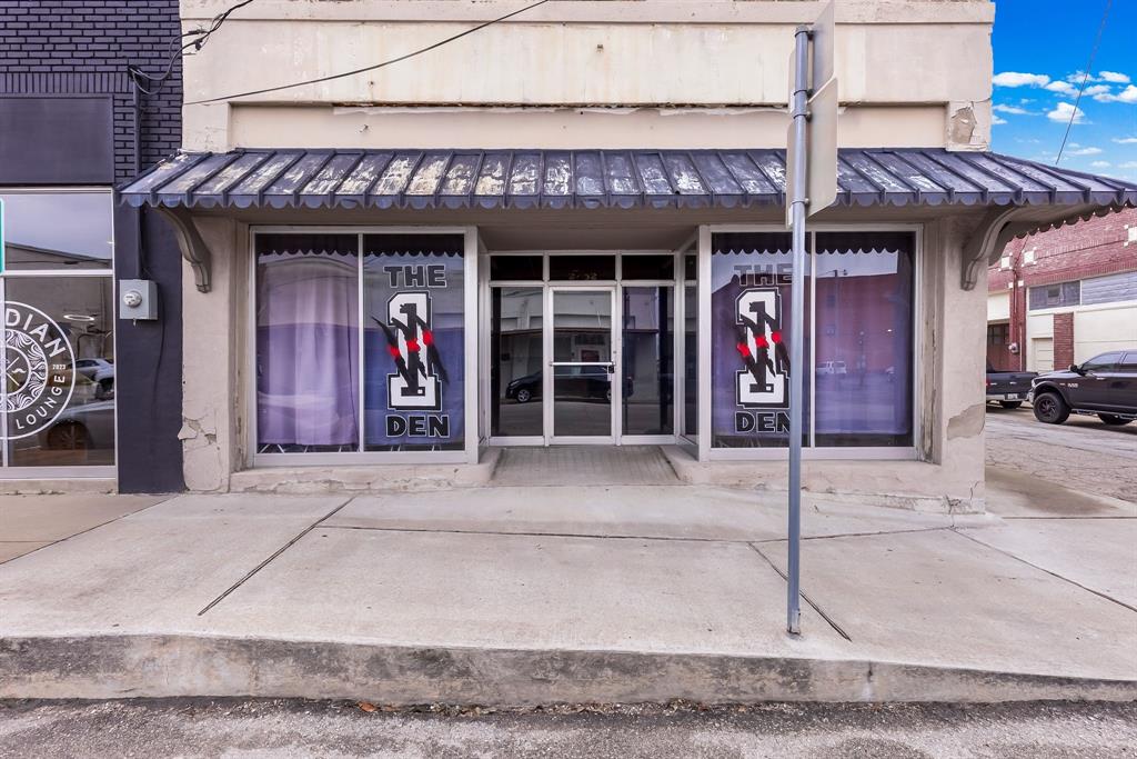 2402 Stonewall Street