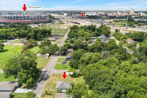 Photo of 1000 & 1002 E Calhoun Avenue, Waco, TX 76704 (MLS # 21422207)