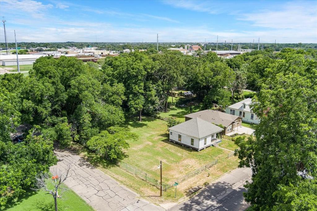 1000 & 1002 E Calhoun Avenue
