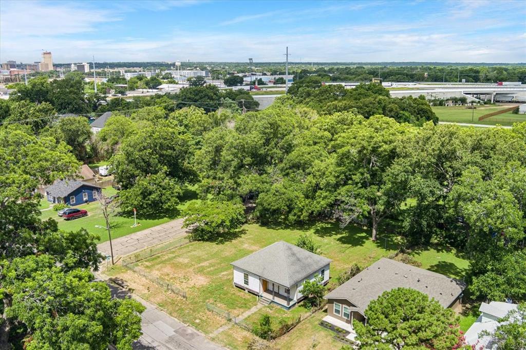 1000 & 1002 E Calhoun Avenue