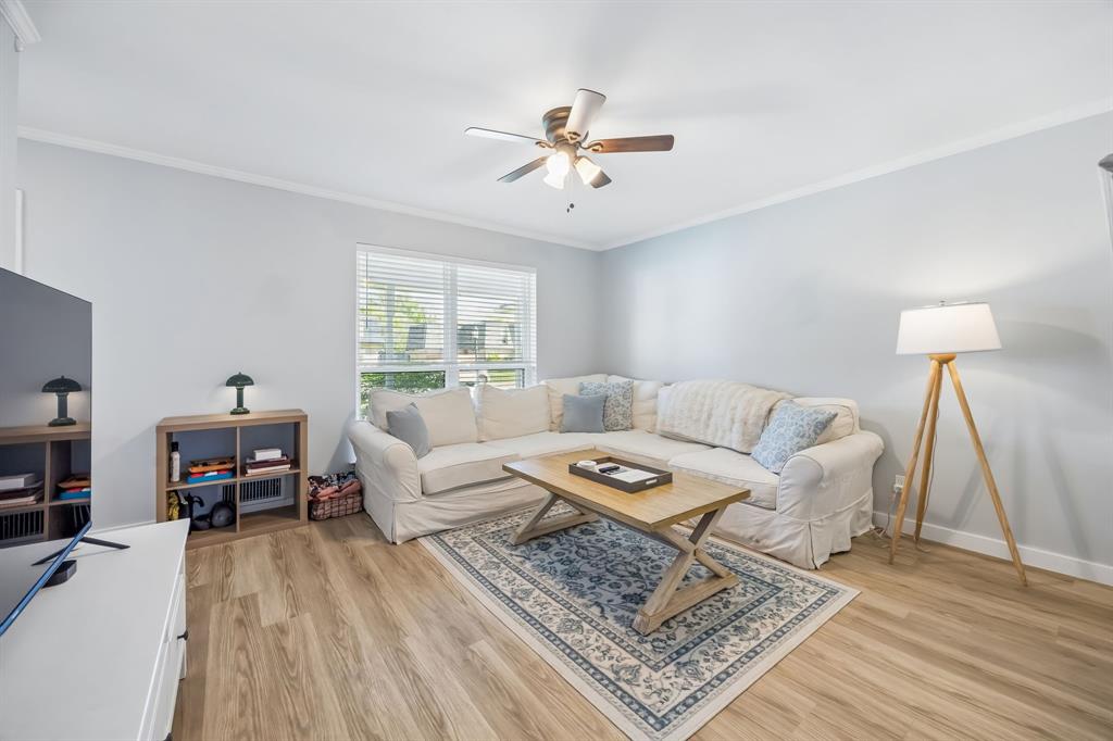 7916/7918 Habersham Lane