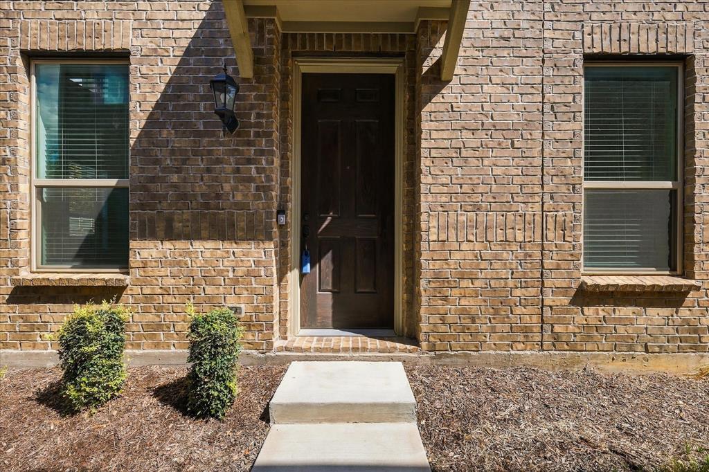 2737 Splendor Drive