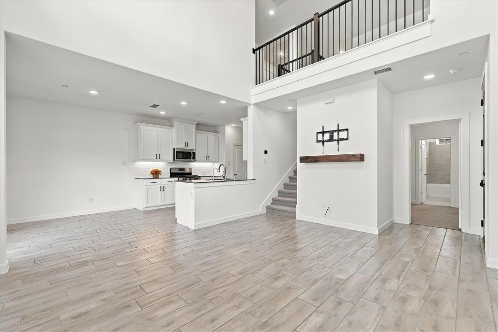 2737 Splendor Drive