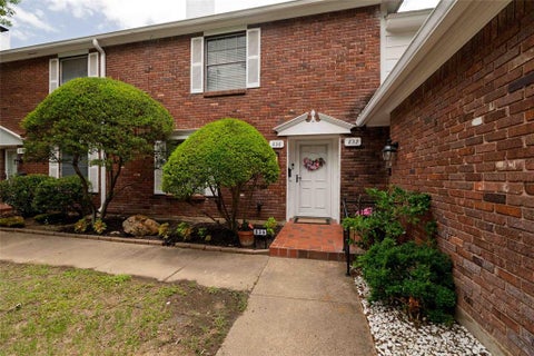 Photo of 836 Chateau Valee Circle, Bedford, TX 76022 (MLS # 21297212)