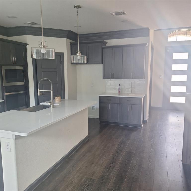 1100 Stallion Lane