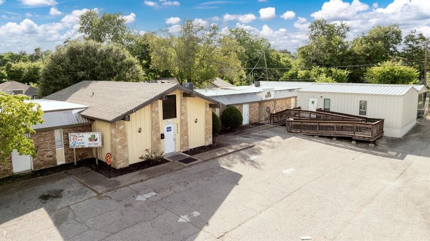 Highly visible corner location, near Downtown Waco. Previously used as a daycare. Includes main building and additional 
modular unit. Mature, stable neighborhood.