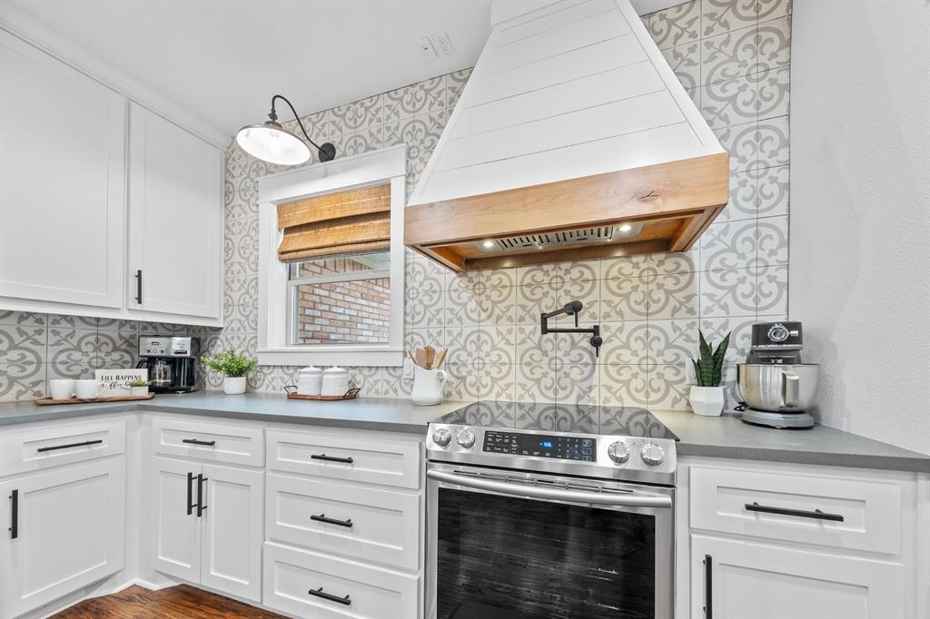 3808 Hillside Trail