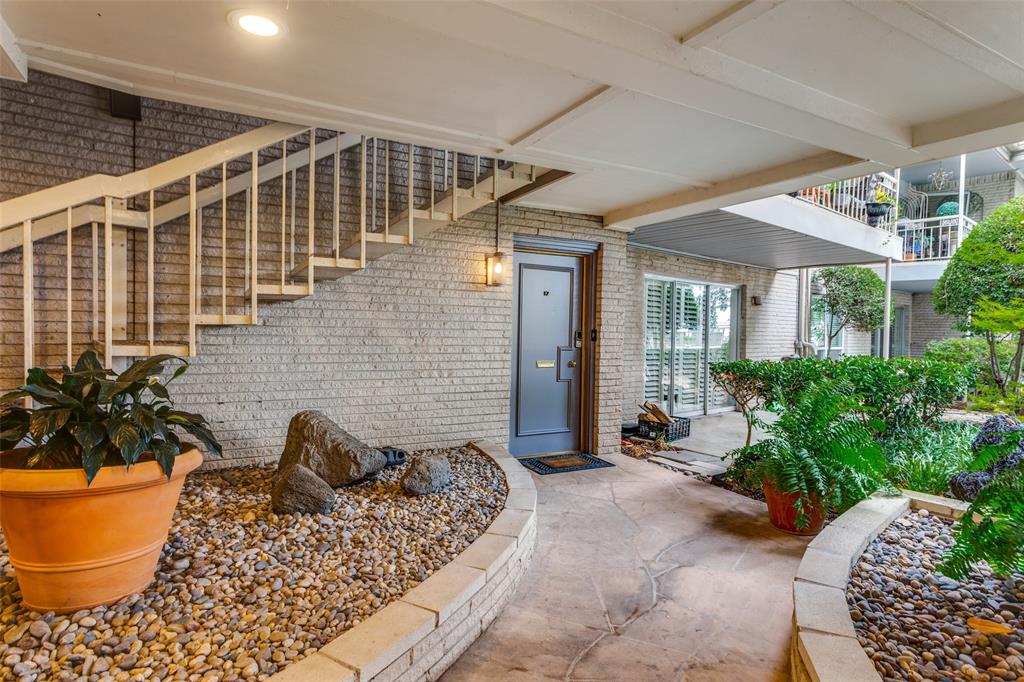2301 Ridgmar Plaza 17