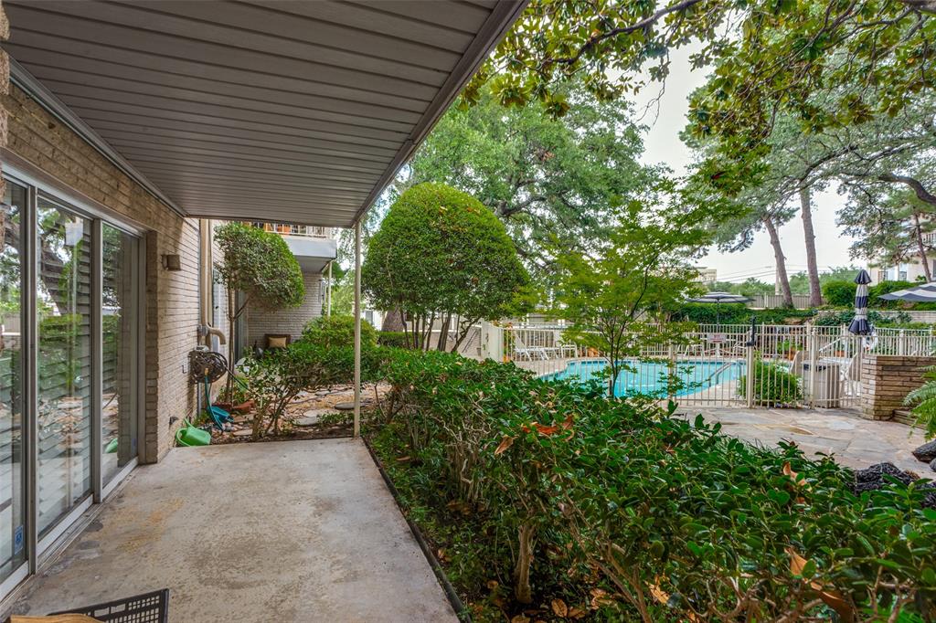 2301 Ridgmar Plaza 17