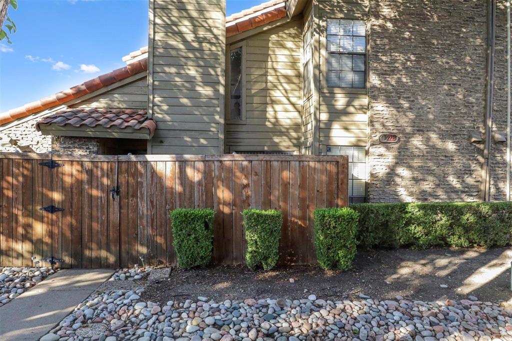 Richardson Crossing Condo - Residential