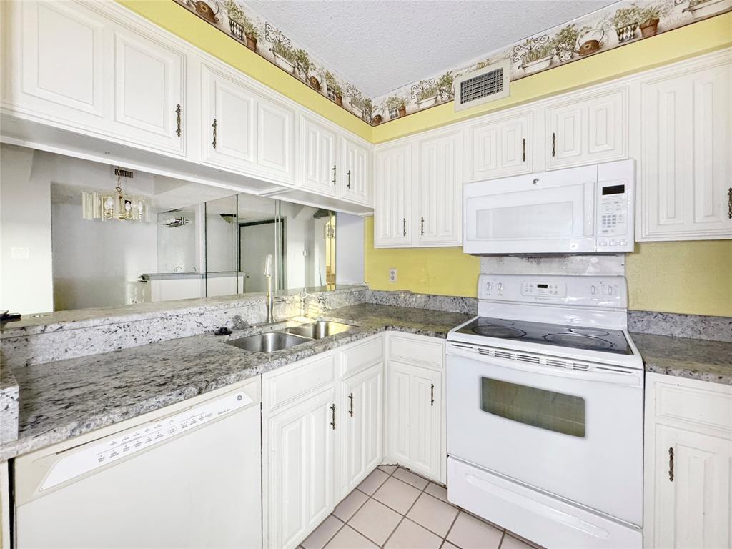 Richardson Crossing Condo - Residential