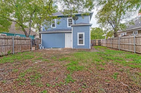Tiny photo for 814 W Richmond Avenue, Fort Worth, TX 76110 (MLS # 21101530)
