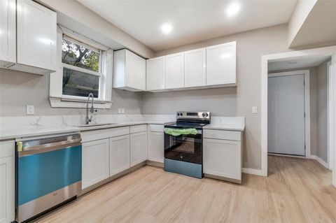 Tiny photo for 814 W Richmond Avenue, Fort Worth, TX 76110 (MLS # 21101530)