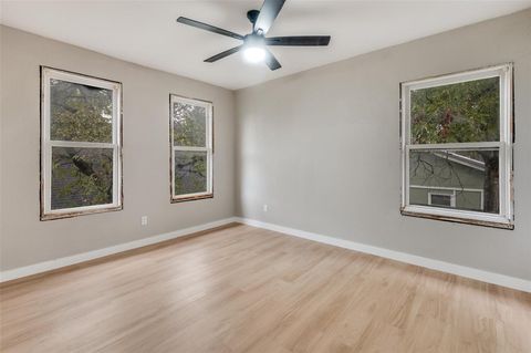 Tiny photo for 814 W Richmond Avenue, Fort Worth, TX 76110 (MLS # 21101530)