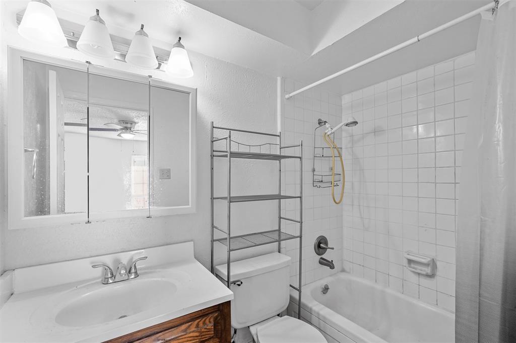 Garland, Texas 75043, United States, 3 Bedrooms Bedrooms, ,3 BathroomsBathrooms,Residential,Pending,40011