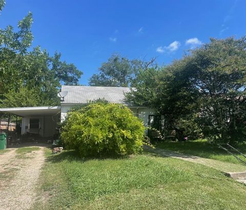 1509 E Texas Avenue Mart TX 76664