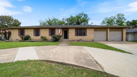 413 E 9th Street Kaufman TX 75142