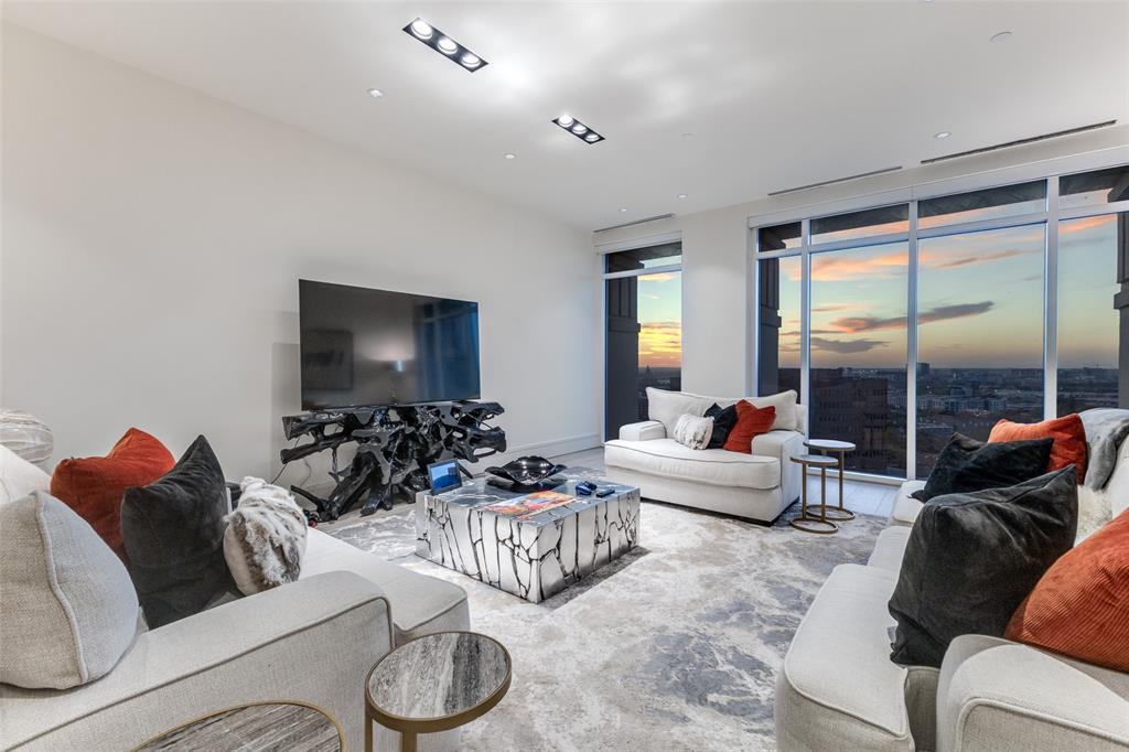 Vendome On Turtle Creek Condo - Residential