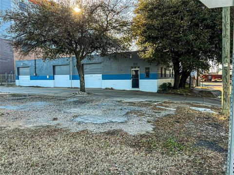 300 South Freeway Fort Worth TX 76104